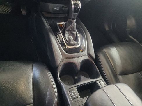 Used 2018 Nissan Rogue SV image 26