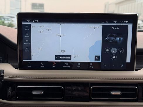 Certified 2023 Lincoln Nautilus Reserve w/ Luxury Package AWD/4WD image 41