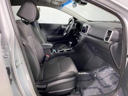 Used 2022 Kia Sportage LX image 8