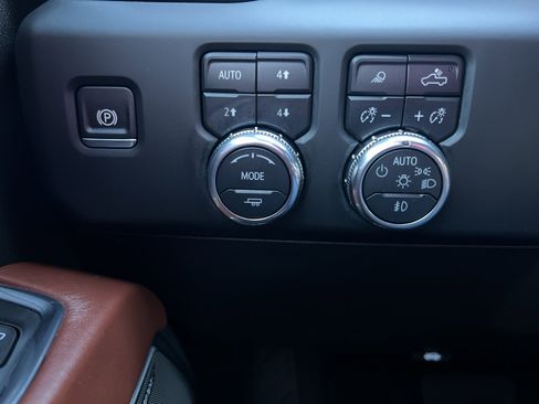 Certified 2024 GMC Sierra 2500 Denali Ultimate image 35