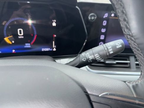 Used 2025 Chevrolet Trax LT w/ LT Convenience Package image 37