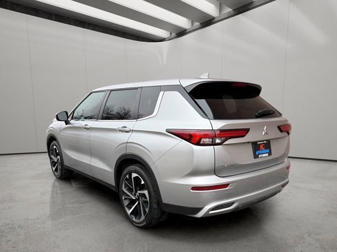 Used 2024 Mitsubishi Outlander SE AWD/4WD image 3