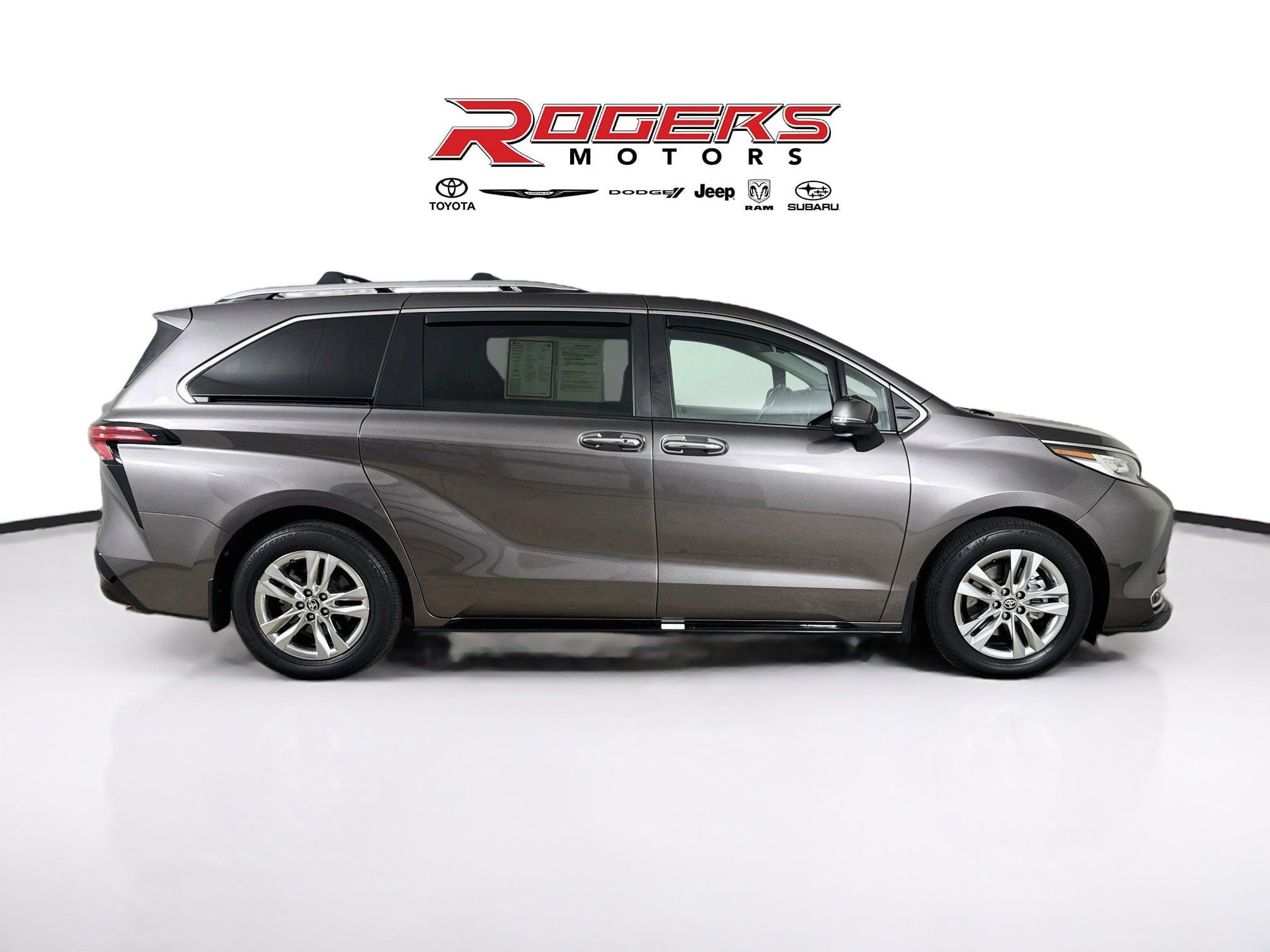 Certified 2023 Toyota Sienna Limited AWD/4WD image 14