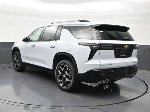 Used 2026 Chevrolet Traverse High Country FWD image 3