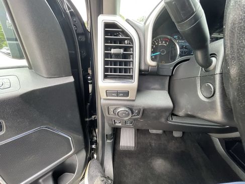 Used 2018 Ford F150 Lariat w/ Equipment Group 502A Luxury AWD/4WD image 18