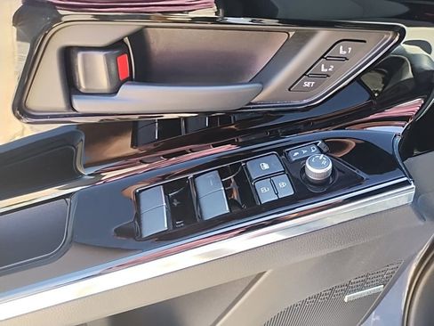 Certified 2023 Subaru Solterra AWD image 18