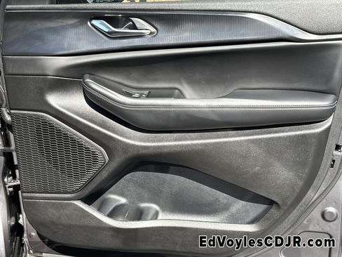 Used 2025 Jeep Grand Cherokee L Altitude image 17