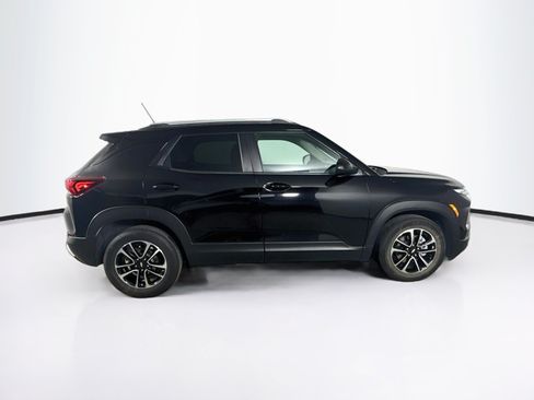 Used 2025 Chevrolet TrailBlazer LT FWD image 2