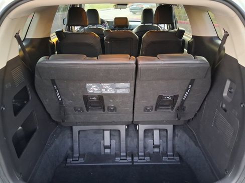 Used 2024 Kia Carnival LX image 15