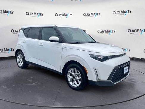 Used 2023 Kia Soul LX w/ LX Technology Package FWD image 7