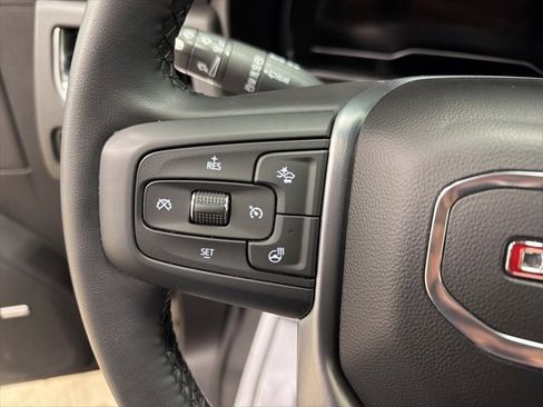 Used 2024 GMC Yukon SLT w/ SLT Luxury Package image 19