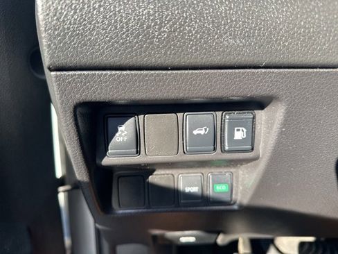 Used 2018 Nissan Rogue SV image 14