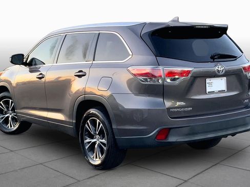 Used 2016 Toyota Highlander XLE FWD image 12