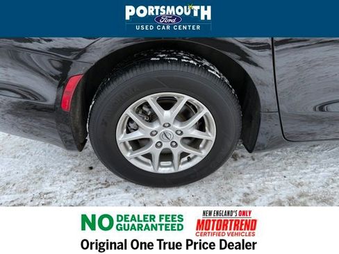 Used 2024 Chrysler Pacifica Touring-L image 31