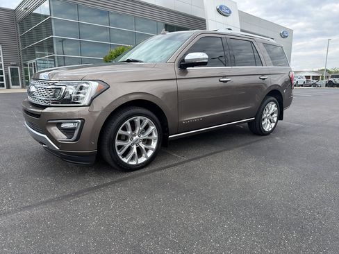 Used 2019 Ford Expedition Platinum AWD/4WD image 2