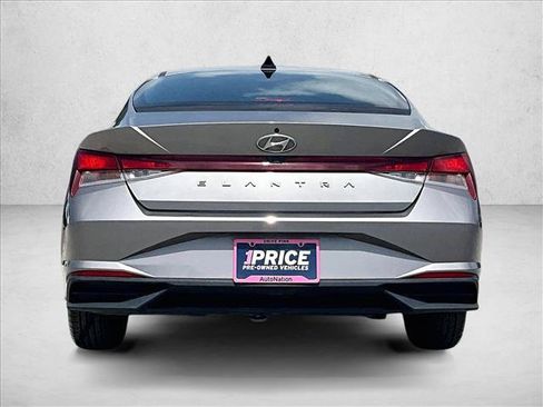 Used 2022 Hyundai Elantra SEL w/ Cargo Package FWD image 4