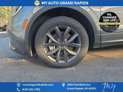 Used 2022 Volkswagen Tiguan SE image 28