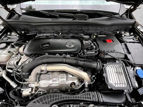 Used 2025 Mercedes-Benz GLB 250 image 11