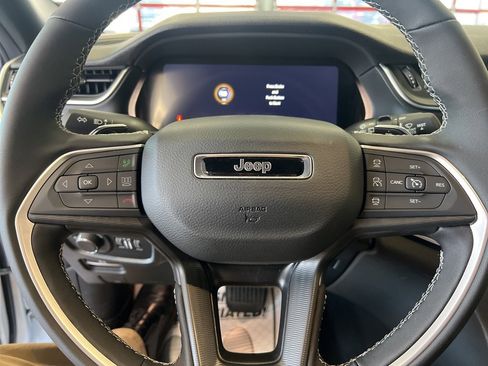 New 2025 Jeep Grand Cherokee Altitude image 8