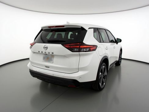 Used 2025 Nissan Rogue SV image 9