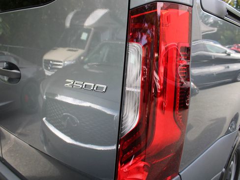 Used 2024 Mercedes-Benz Sprinter 2500 image 42