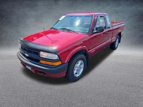Used 1998 Chevrolet S10 Pickup LS w/ Preferred Equipment Group AWD/4WD image 3