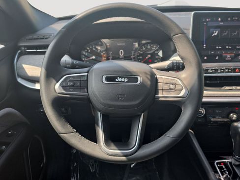 Used 2023 Jeep Compass Latitude w/ Sun and Sound Group AWD/4WD image 17