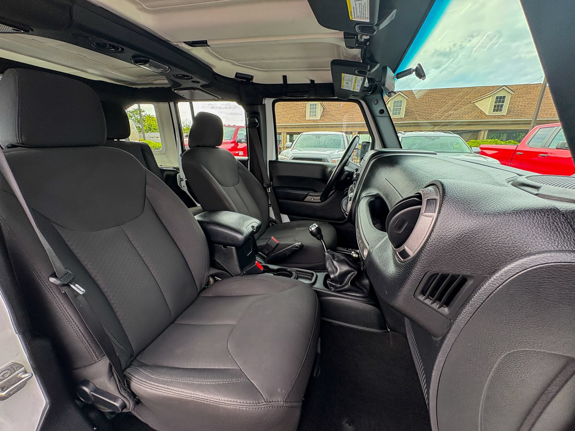 Used 2017 Jeep Wrangler Unlimited Sport w/ Connectivity Group AWD/4WD image 26
