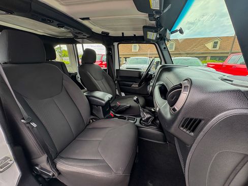 Used 2017 Jeep Wrangler Unlimited Sport w/ Connectivity Group AWD/4WD image 26
