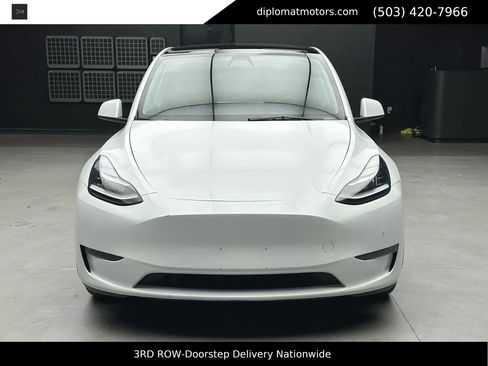 Used 2022 Tesla Model Y Long Range image 8