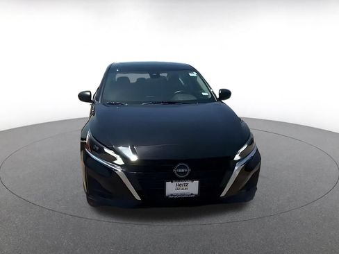 Used 2025 Nissan Altima 2.5 SV FWD image 4