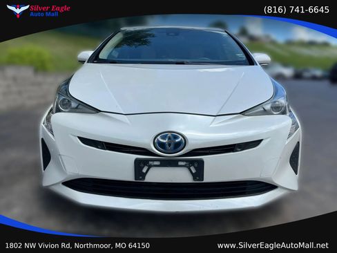 Used 2017 Toyota Prius Two w/ Prius Two Safety Plus Package FWD image 6