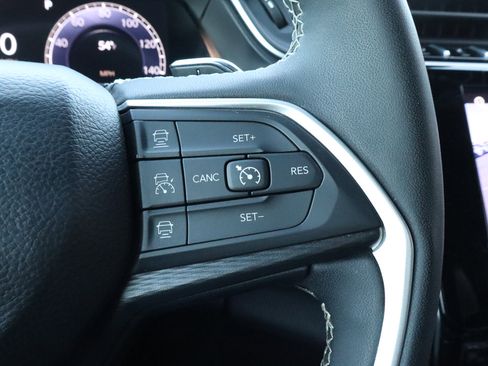 Used 2023 Jeep Grand Cherokee L Altitude image 30