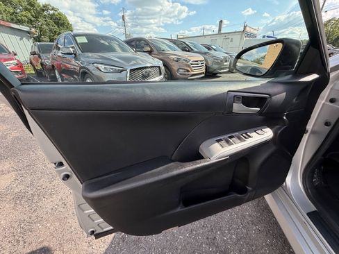 Used 2014 Toyota Camry SE w/ Moonroof Package FWD image 8
