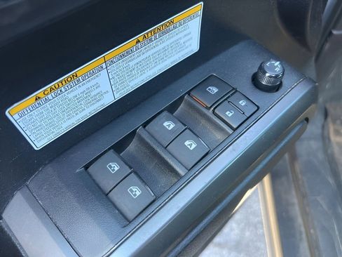 Used 2020 Toyota Tacoma TRD Off-Road w/ Technology Package AWD/4WD image 17
