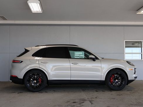 New 2025 Porsche Cayenne S image 10