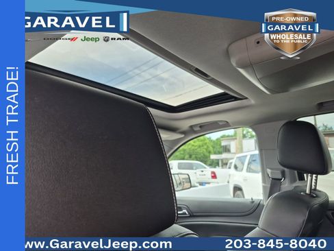 Used 2015 Chevrolet Suburban LT w/ Luxury Package AWD/4WD image 6