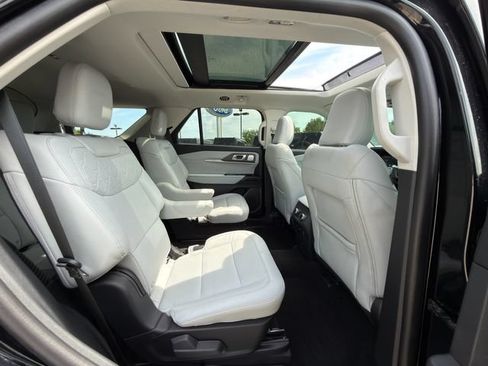 Used 2025 Ford Explorer Platinum w/ Ultimate Package AWD/4WD image 11