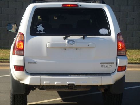 Used 2005 Toyota 4Runner SR5 image 1