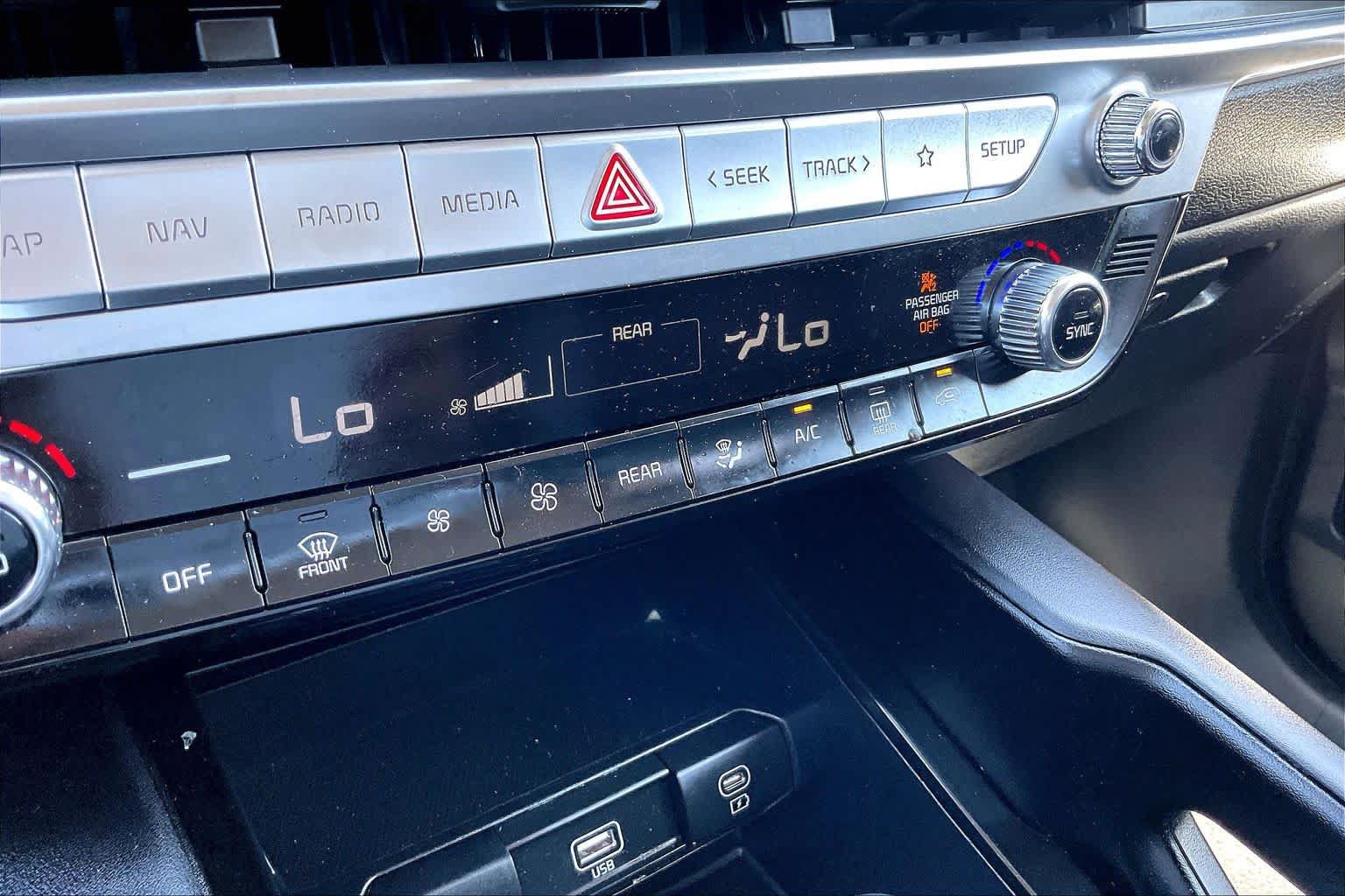 Used 2025 Kia Telluride LX FWD image 33