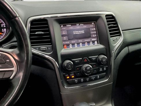 Used 2020 Jeep Grand Cherokee Laredo AWD/4WD image 9
