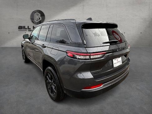 New 2026 Jeep Grand Cherokee Altitude image 8