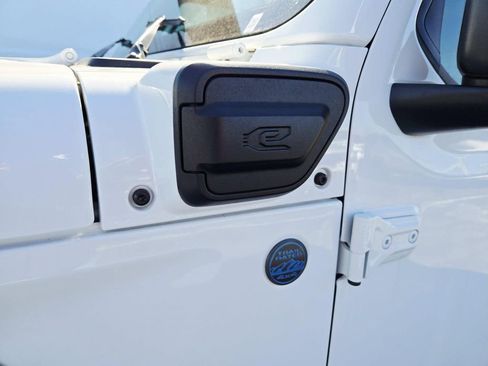 Used 2025 Jeep Wrangler Unlimited Sahara w/ Safety Group image 18