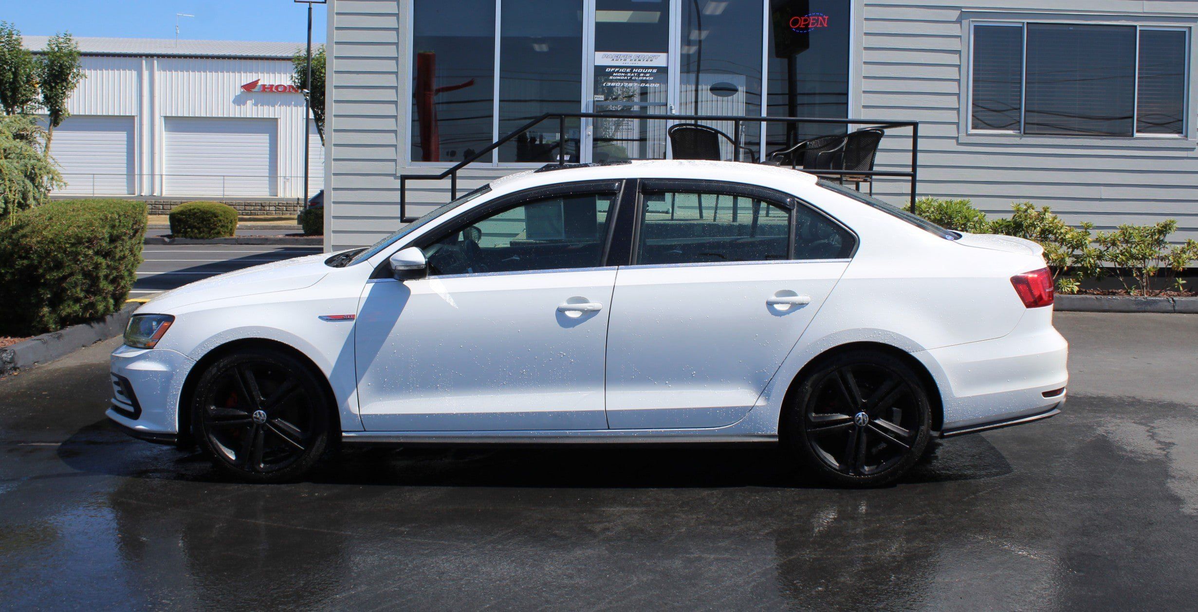 Used 2017 Volkswagen Jetta GLI FWD image 3