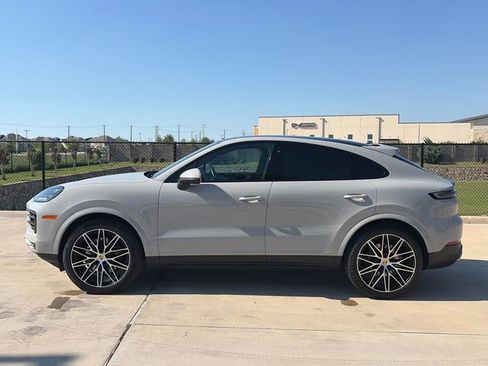 Used 2024 Porsche Cayenne Coupe AWD/4WD image 6
