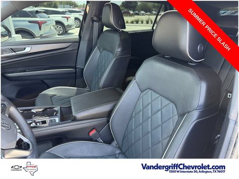 Used 2024 Volkswagen Atlas Cross Sport SEL Premium R-Line AWD/4WD image 23