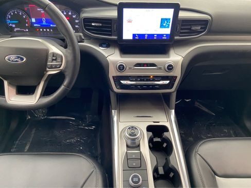 Used 2022 Ford Explorer XLT w/ Equipment Group 202A image 23