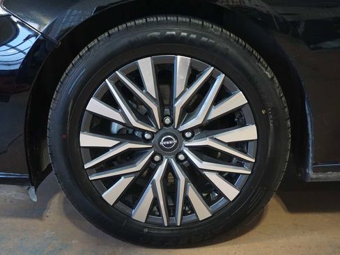 Used 2023 Nissan Altima 2.5 SV image 9