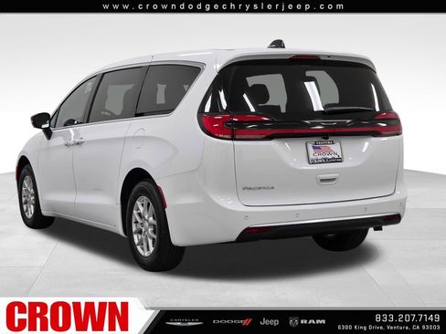 New 2027 Chrysler Pacifica Select FWD image 7