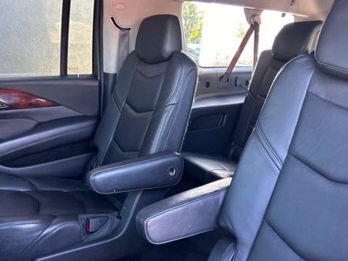 Used 2015 Cadillac Escalade ESV Premium RWD image 28